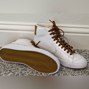 Women’s Nike 77’s